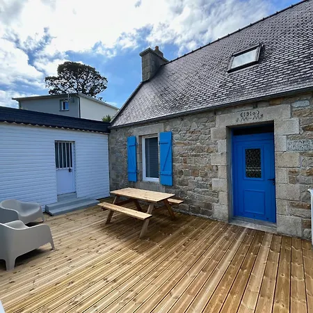House With South-facing Terrace *